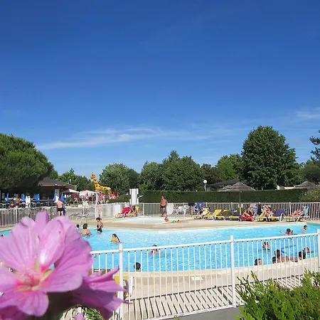 Campsite Vacancesocamping Nauzan Plage Vaux-sur-Mer