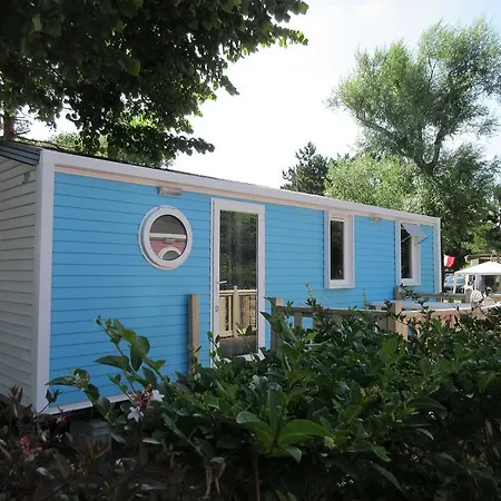 Vacancesocamping Nauzan Plage 4*