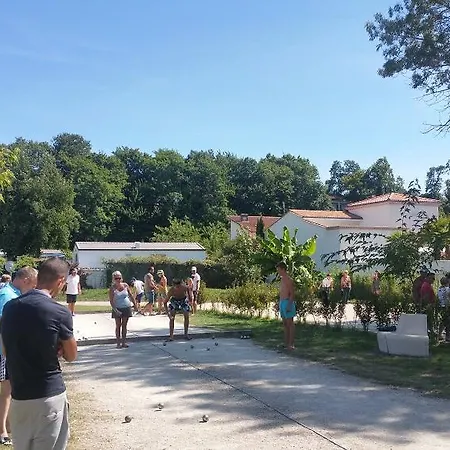 Vacancesocamping Nauzan Plage Campsite 4*